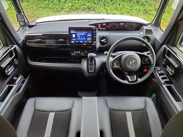 新型n Box Jf3 のカップホルダー照明色が嫌いなので小細工で色変更