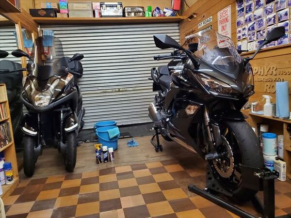 バイクの小さなサビ取りと色塗り作業！ Kawasaki Ninja1000